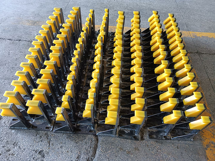 汽车输送线上的吊具